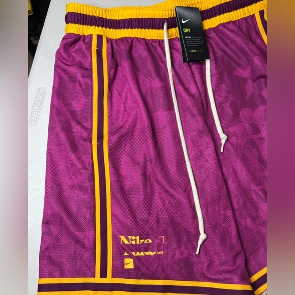 NWT Nike Dri-Fit Red Basketball Mesh Performance Athletic Shorts Red Large & XL - Picture 5 of 13